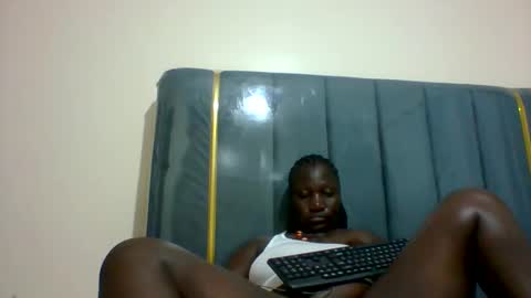 lindah32 online show from December 2024 09:04:02 PM