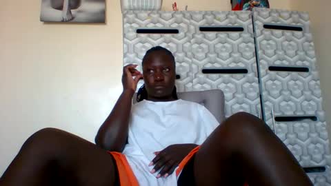 lindah32 online show from December 2024 02:19:02 PM