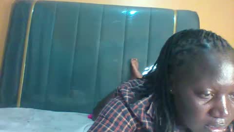 lindah32 online show from October 2025 06:51:01 PM