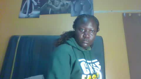 lindah32 online show from November 2025 12:31:02 AM