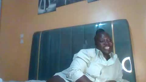lindah32 online show from April 2026 10:38:01 PM