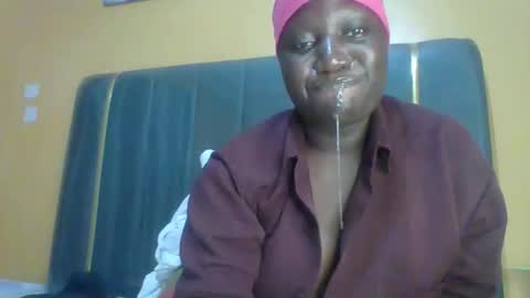 lindah32 online show from May 2026 12:15:01 AM