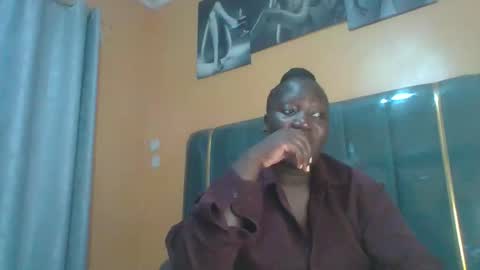 lindah32 online show from May 2026 09:19:01 PM