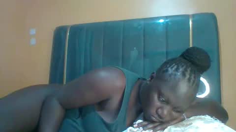 lindah32 online show from May 2026 12:52:02 AM