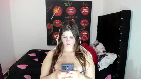Snapshot of ladyboom18 chatting on January 2025 09:53:01 PM ladyboom18 online show from January 2025 09:53:01 PM