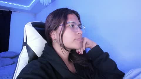  Lady  online show from October 2025 02:01:02 AM