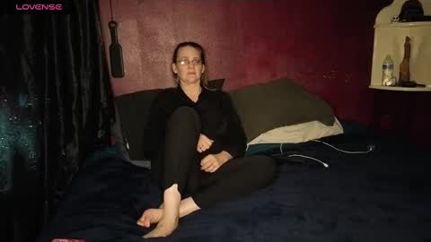 Snapshot of ladykiva_n_hubz chatting on October 2025 03:37:02 AM ladykiva_n_hubz online show from October 2025 03:37:02 AM