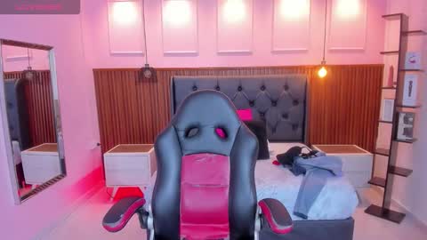 Snapshot of ladymercury chatting on October 2025 07:22:01 PM LADY online show from October 2025 07:22:01 PM