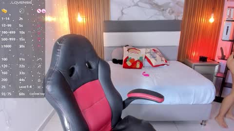 Snapshot of ladymercury chatting on November 2025 07:36:02 PM LADY online show from November 2025 07:36:02 PM