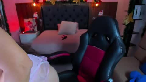 Snapshot of ladymercury chatting on December 2025 12:23:02 PM LADY online show from December 2025 12:23:02 PM