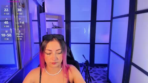 Lady  online show from February 2025 04:33:01 AM