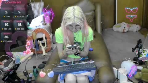 Skinnygirl online show from November 2025 11:32:02 PM