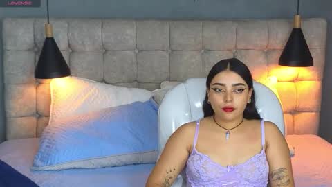 Snapshot of laia_and_aloby chatting on November 2025 10:54:01 PM online show from November 2025 10:54:01 PM