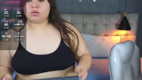 Snapshot of laia_and_aloby chatting on November 2025 09:54:01 PM online show from November 2025 09:54:01 PM