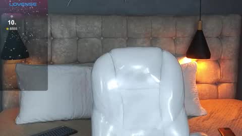 Snapshot of laia_and_aloby chatting on December 2025 11:11:01 PM online show from December 2025 11:11:01 PM