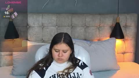 Snapshot of laia_and_aloby chatting on December 2025 10:39:02 PM online show from December 2025 10:39:02 PM