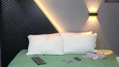 Snapshot of laia_and_aloby chatting on February 2026 10:43:02 PM online show from February 2026 10:43:02 PM