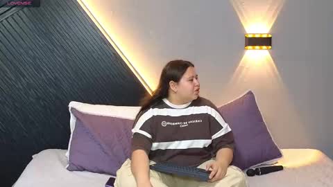 Snapshot of laia_and_aloby chatting on February 2026 10:22:01 PM online show from February 2026 10:22:01 PM