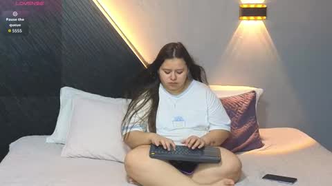 Snapshot of laia_and_aloby chatting on March 2026 11:02:01 PM online show from March 2026 11:02:01 PM