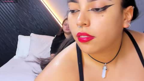 Snapshot of laia_and_aloby chatting on March 2026 11:00:02 PM online show from March 2026 11:00:02 PM