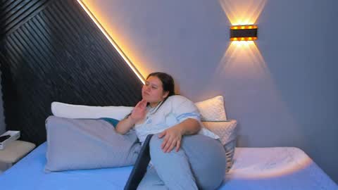 Snapshot of laia_and_aloby chatting on March 2026 10:32:01 PM online show from March 2026 10:32:01 PM