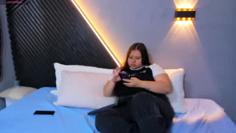 Snapshot of laia_and_aloby chatting on May 2026 08:47:02 PM online show from May 2026 08:47:02 PM
