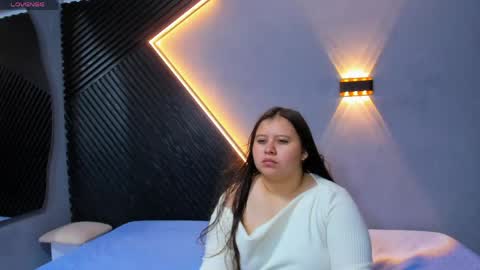 Snapshot of laia_and_aloby chatting on May 2026 09:30:02 PM online show from May 2026 09:30:02 PM
