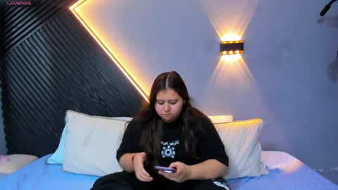 Snapshot of laia_and_aloby chatting on May 2026 11:34:01 PM online show from May 2026 11:34:01 PM