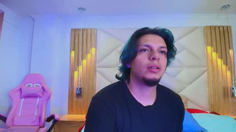 Snapshot of laia_and_damian chatting on October 2025 07:45:01 PM laia_and_damian online show from October 2025 07:45:01 PM