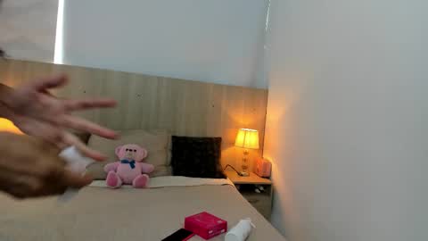 Snapshot of laia_cruz chatting on December 2025 07:20:02 PM Laia Cruz online show from December 2025 07:20:02 PM