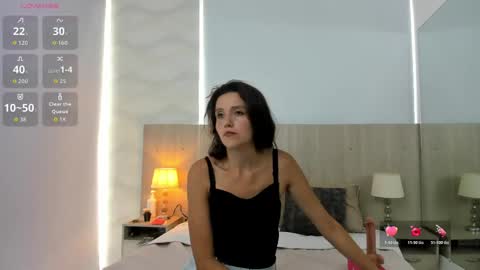 Laia Cruz online show from April 2026 07:33:02 PM