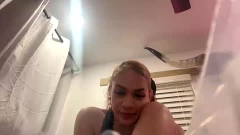 Snapshot of lailaaluvsyou chatting on September 2025 09:46:01 AM lailaaluvsyou online show from September 2025 09:46:01 AM