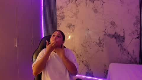 Laura online show from September 2025 12:05:01 PM