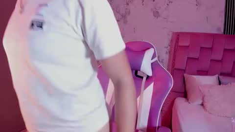 Laura online show from September 2025 12:32:02 PM