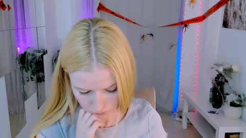 Snapshot of laly_peach chatting on October 2025 06:40:02 PM Laly online show from October 2025 06:40:02 PM