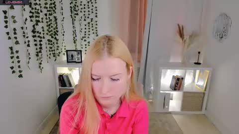 Snapshot of laly_peach chatting on November 2025 05:22:01 PM Laly online show from November 2025 05:22:01 PM