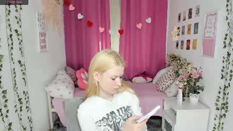 Snapshot of laly_peach chatting on June 2026 11:10:01 AM Laly online show from June 2026 11:10:01 AM