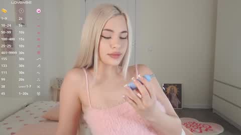 Snapshot of lana_mazy chatting on December 2024 11:32:01 PM Lana online show from December 2024 11:32:01 PM