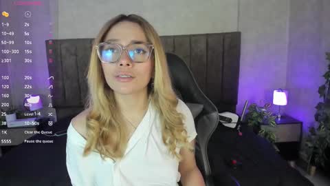 Snapshot of lanaamills chatting on October 2025 05:42:02 AM Lana online show from October 2025 05:42:02 AM