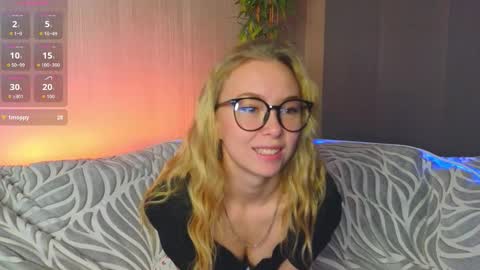 LunaAure online show from December 2025 04:23:02 PM