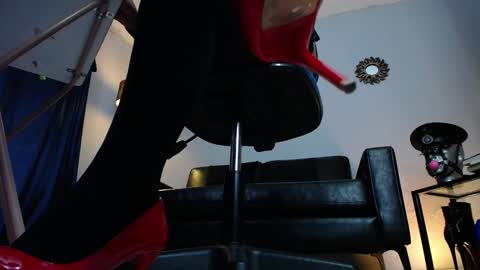 Snapshot of lanadoux_ chatting on December 2024 05:26:02 PM Mistress Lana online show from December 2024 05:26:02 PM