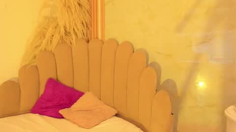 lana online show from October 2025 04:20:02 AM