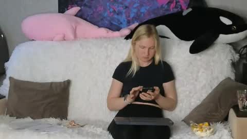 LanaviSmith online show from November 2025 06:35:01 AM