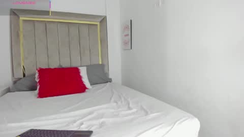 Julian online show from October 2025 07:24:01 PM