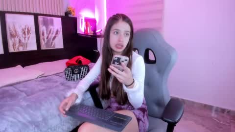 lara_as online show from April 2026 01:41:02 PM