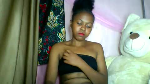 Snapshot of lara_belle chatting on April 2026 10:30:01 AM lara_belle online show from April 2026 10:30:01 AM
