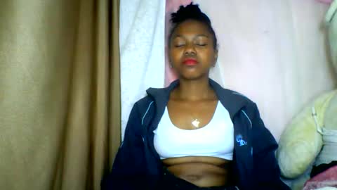 Snapshot of lara_belle chatting on May 2026 03:02:01 AM lara_belle online show from May 2026 03:02:01 AM