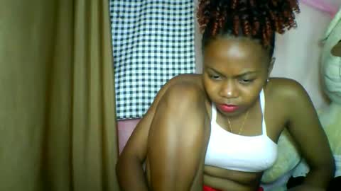 Snapshot of lara_belle chatting on May 2026 07:20:02 PM lara_belle online show from May 2026 07:20:02 PM