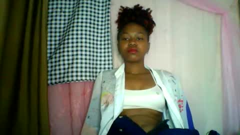 Snapshot of lara_belle chatting on May 2026 11:17:02 AM lara_belle online show from May 2026 11:17:02 AM