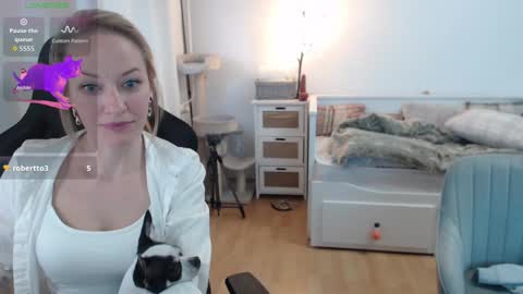 Snapshot of lara_c_rau chatting on October 2025 04:03:02 PM Lara online show from October 2025 04:03:02 PM